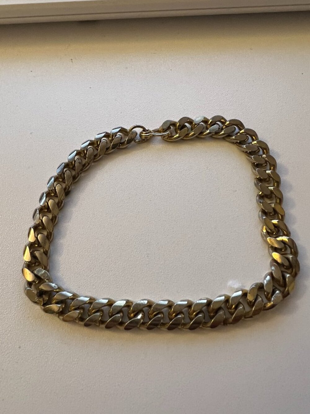 Gold‑Tone Curb Link Bracelet – 8”